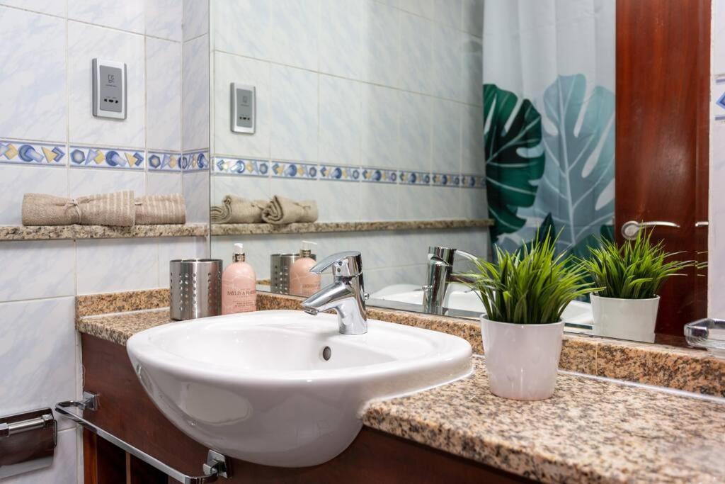 Lake View Jlt - Lovely Apartment In Дубай Екстериор снимка